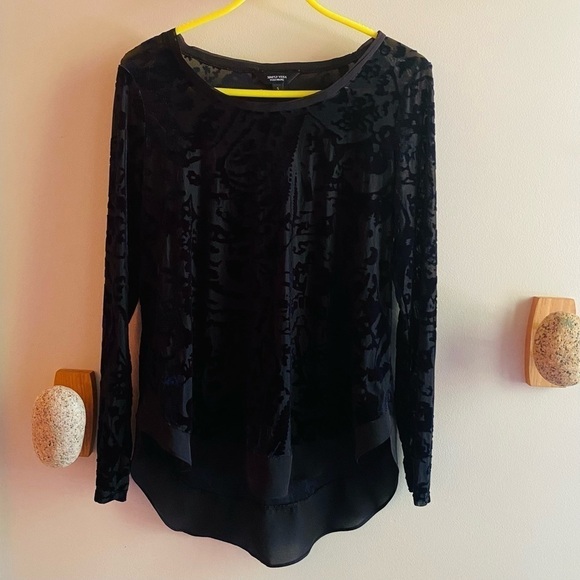 Velvet Burn Out Floral Sheer L/S Curve Hem Fairygoth Whimsigoth Black Navy SMALL - Picture 2 of 6